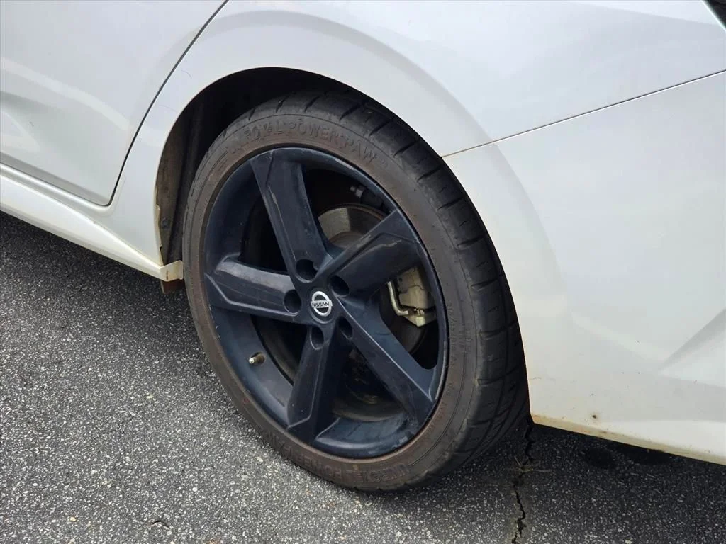 Used 2022 White Nissan SR image 17