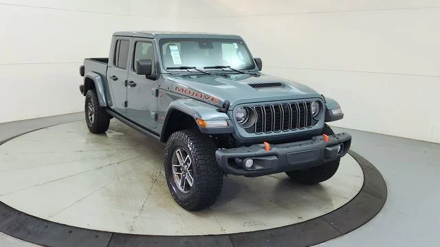 Used 2025 Gray Jeep Mojave image 14