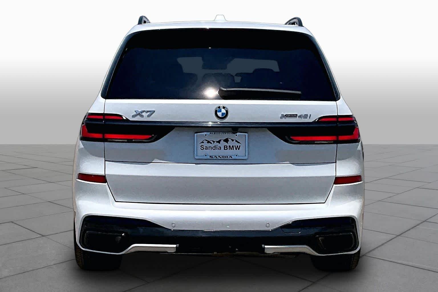 Used 2025 Mineral White Metallic BMW xDrive40i image 4