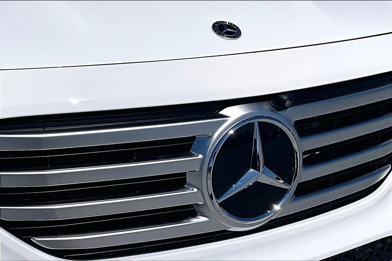 Used 2026 Polar White Mercedes-Benz GLB 250 image 29