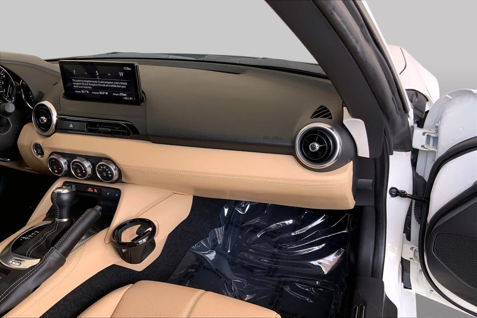 Used 2025 Snowflake White Pearl Mica Mazda Grand Touring image 19