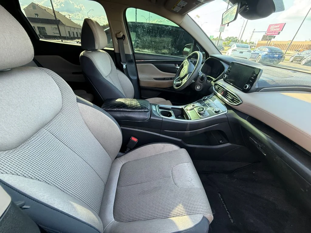 Used 2023 Black Hyundai SE image 7
