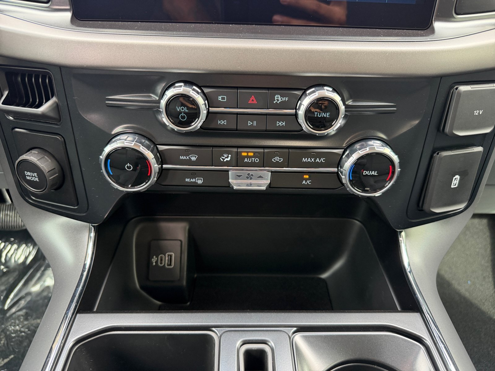 New 2026 Carbonized Gray Metallic Ford XLT image 22