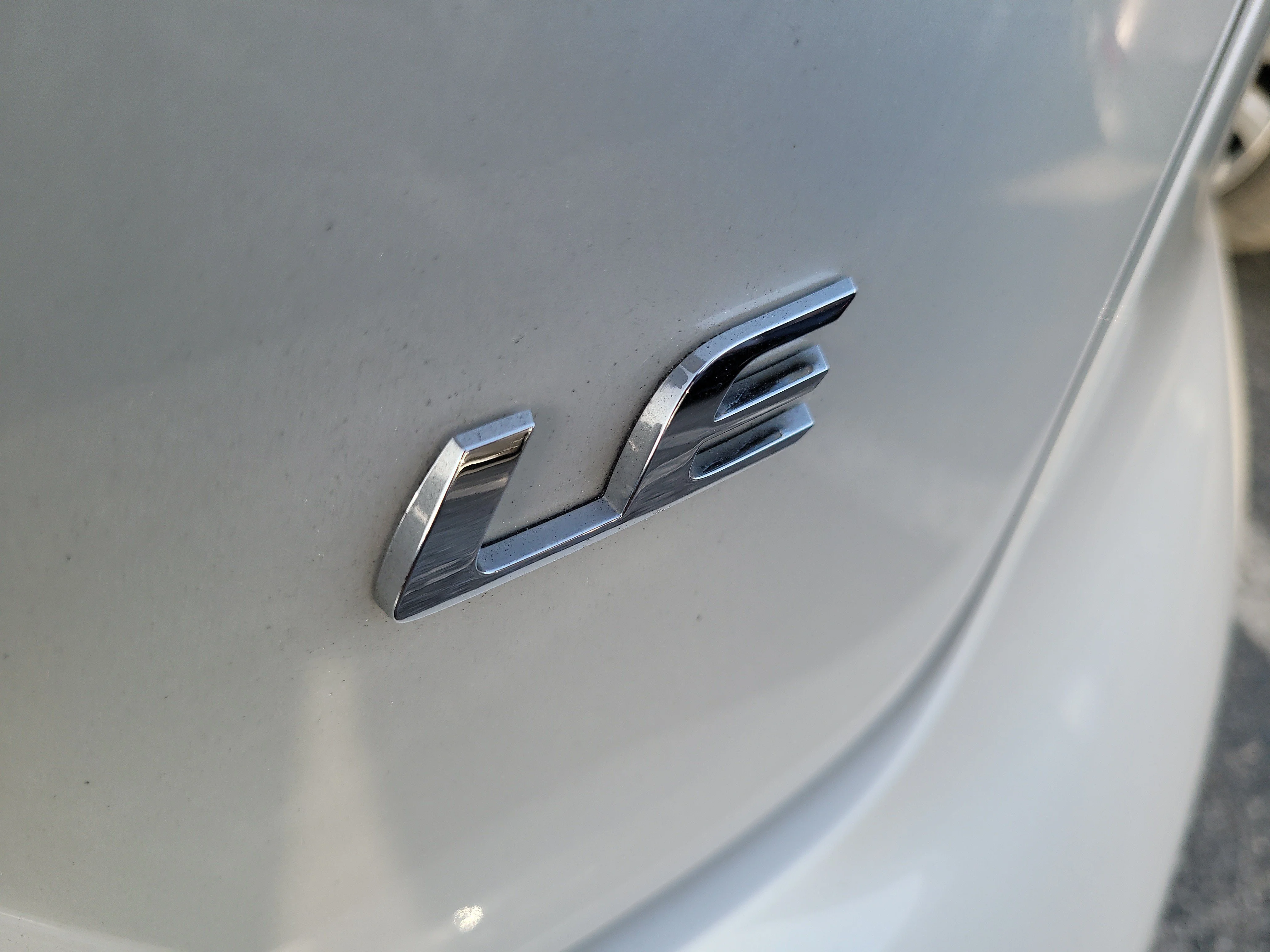 Used 2025 Pearl Toyota LE image 9