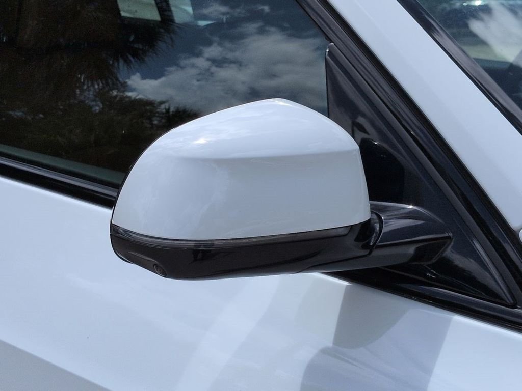 New 2027 Alpine White BMW xDrive40i image 12