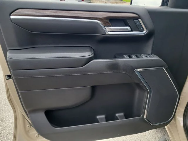 Used 2022  Chevrolet LT Trail Boss image 17