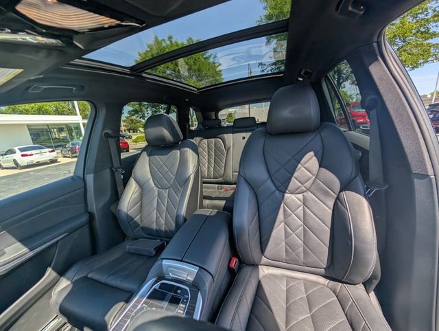 Used 2023 Mineral White Metallic BMW xDrive40i image 12