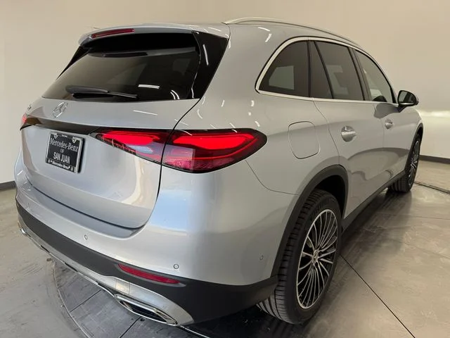 New 2027 Silver Mercedes-Benz GLC 300 image 33