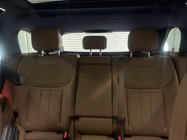 Certified Used 2024 Fuji White Land Rover SE image 11