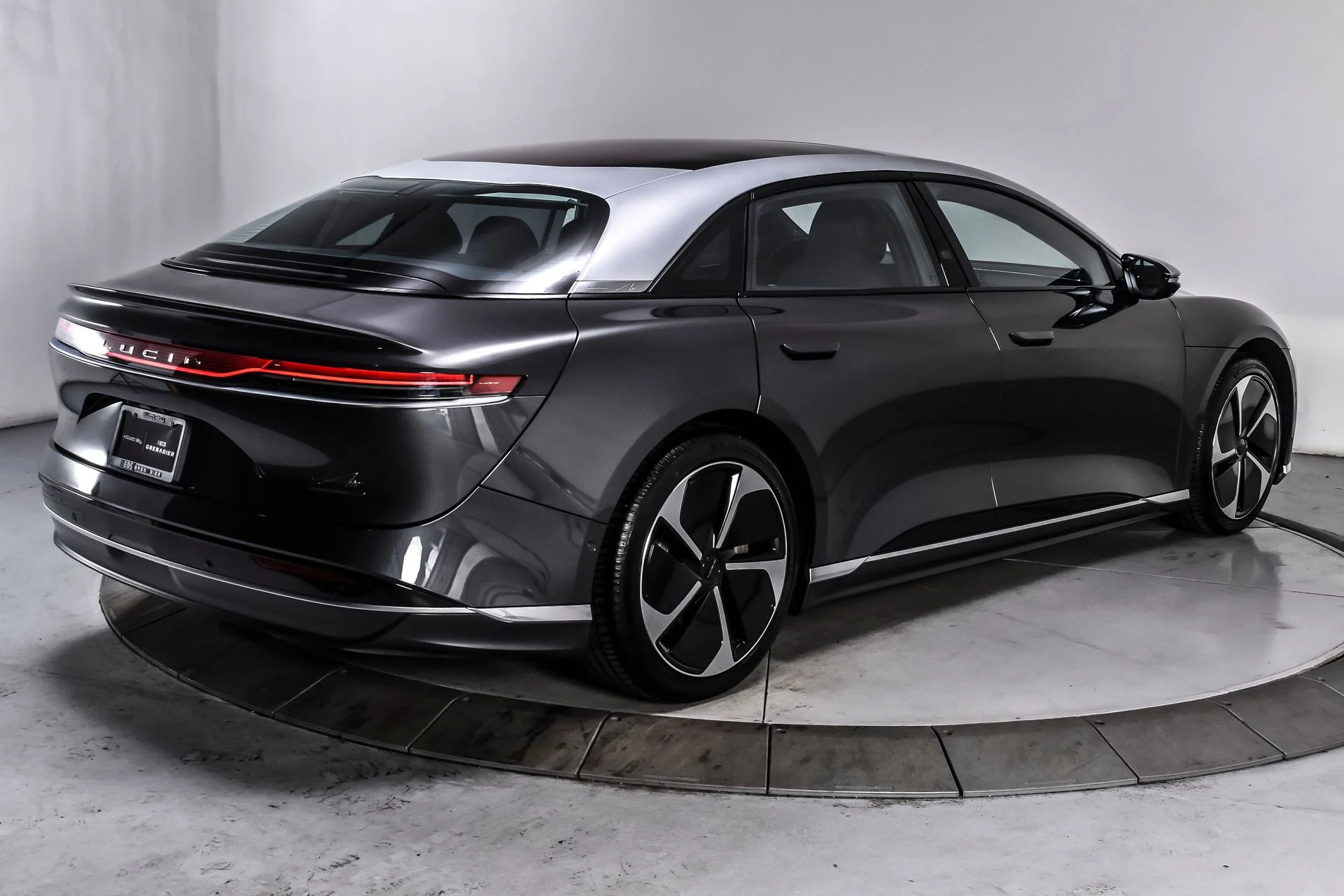 Used 2023 Quantum Gray Metallic Lucid Grand Touring image 6