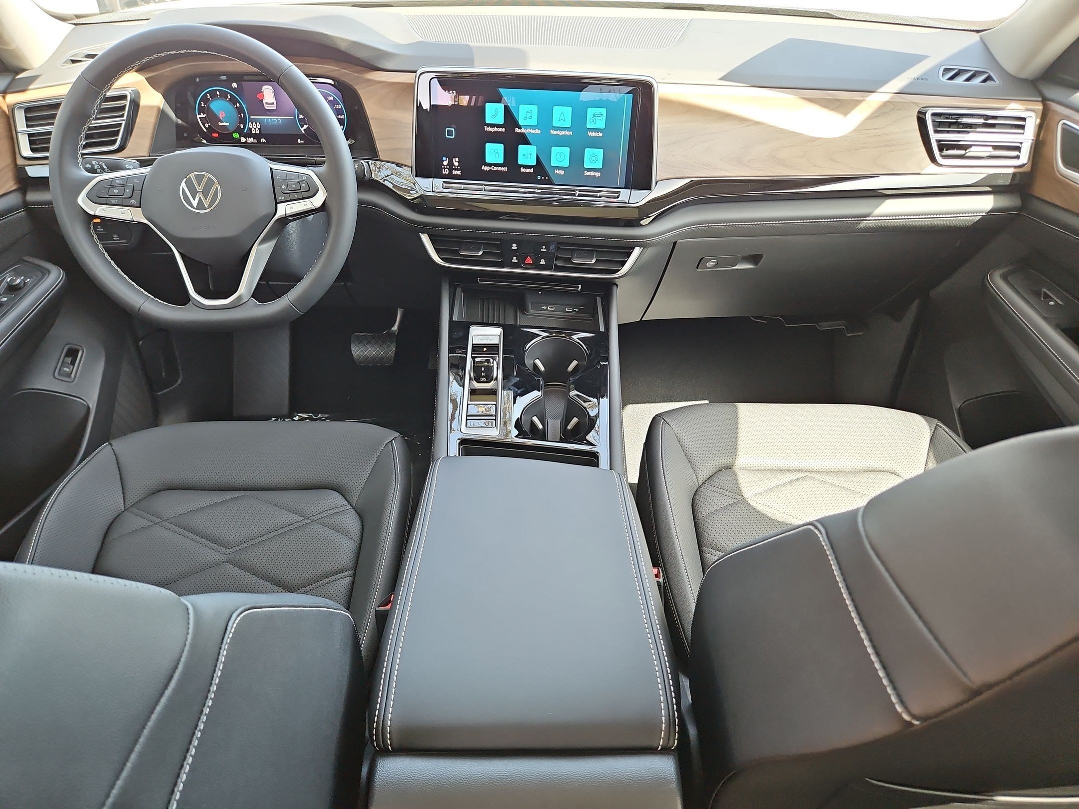 New 2026 Opal White Pearl Volkswagen 2.0T SE w/Technology image 15