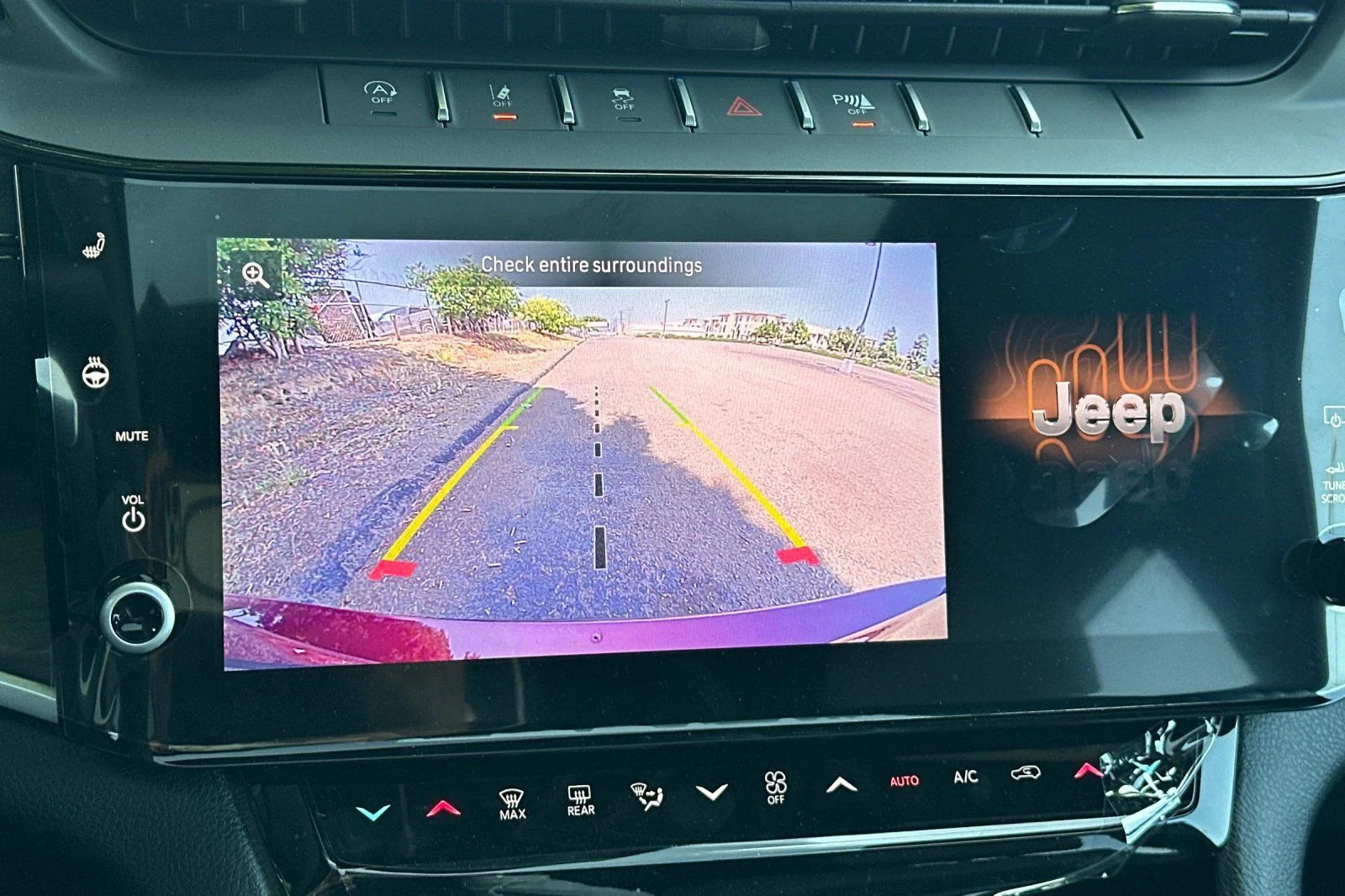 New 2026 Velvet Red Pearl-Coat Exterior Paint Jeep Altitude image 17