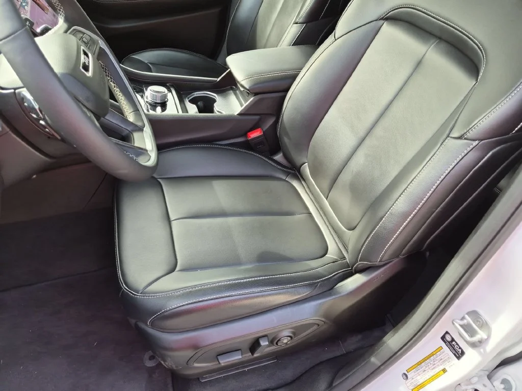 Used 2025 White Jeep Limited image 23