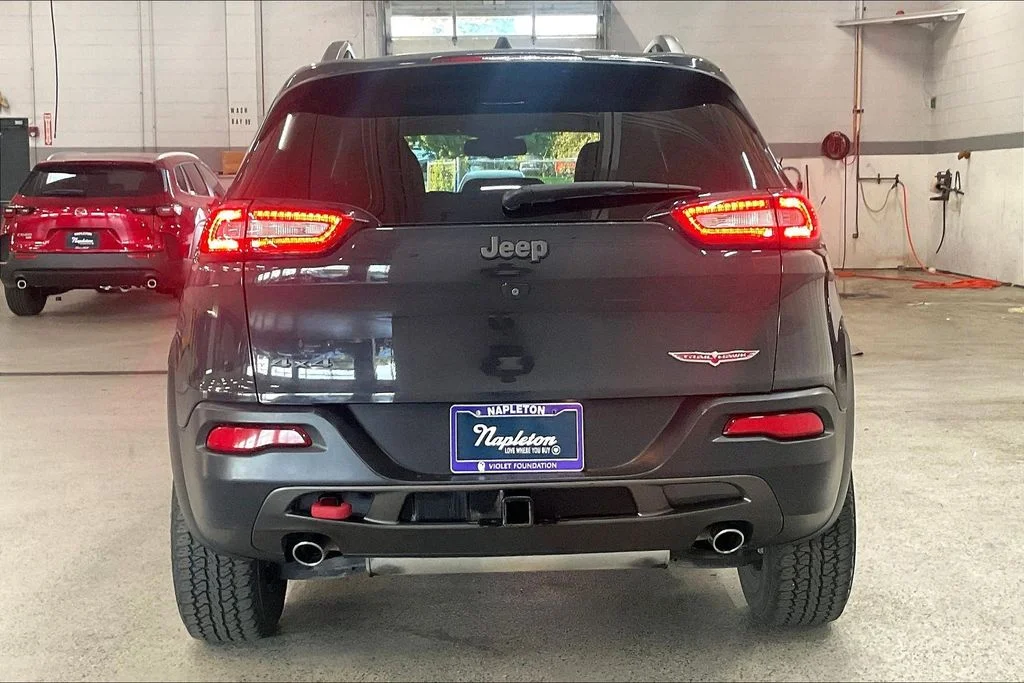 Used 2016 Black Jeep Trailhawk image 3