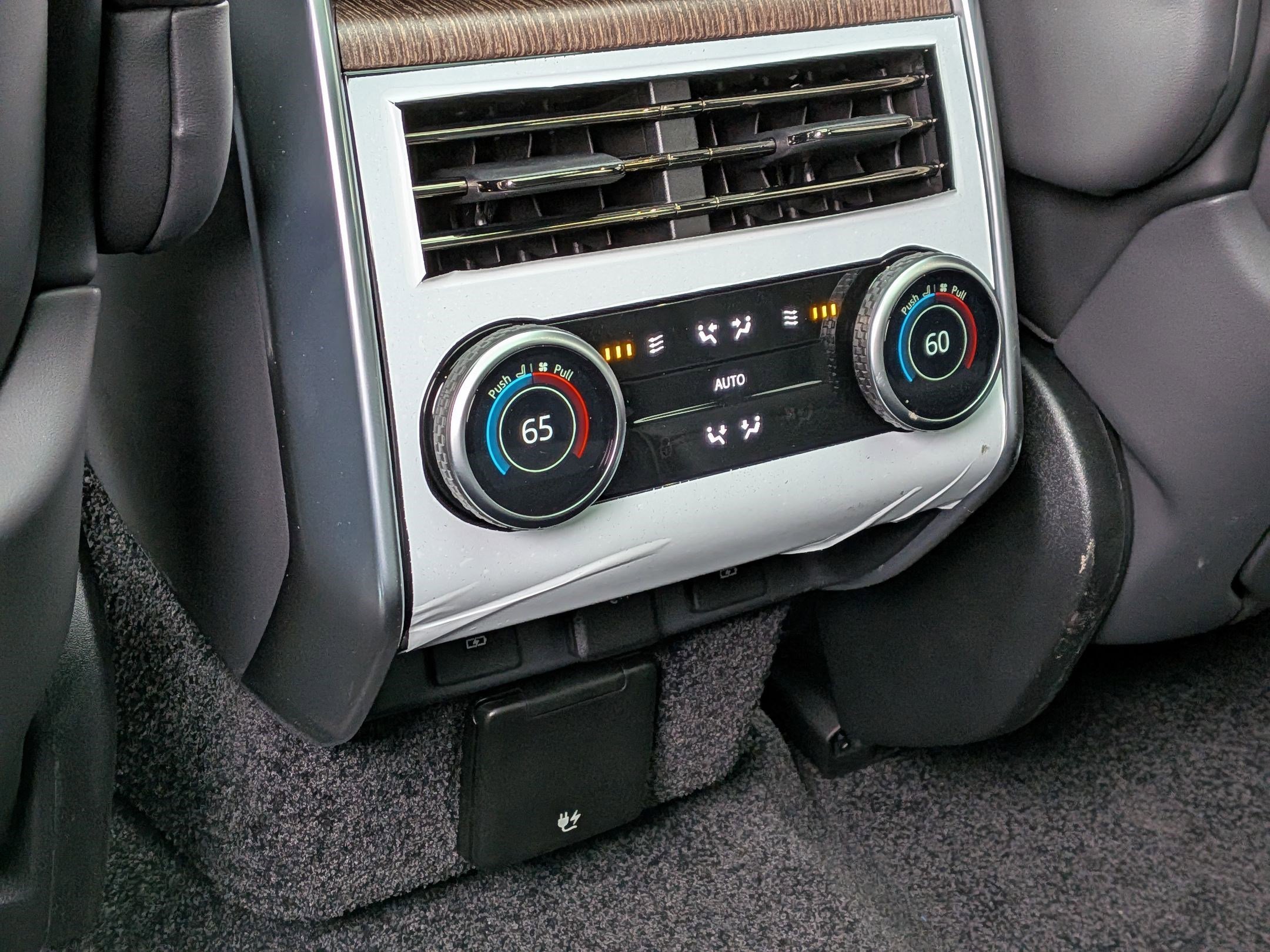 2025 Land Rover Range Rover SE - Photo 23