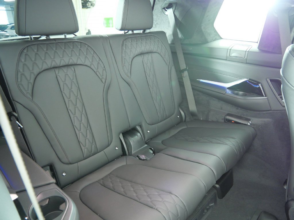 Used 2027 Black BMW xDrive40i image 30