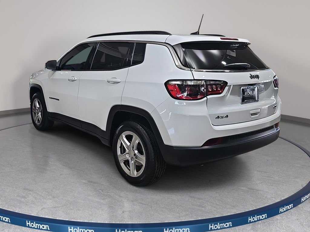 Used 2024 White Jeep Latitude image 8