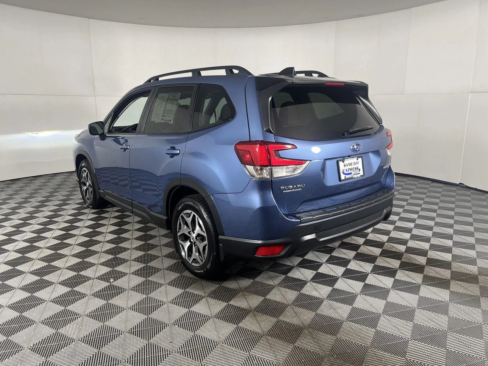 Used 2024 Horizon Blue Pearl Subaru Premium image 5