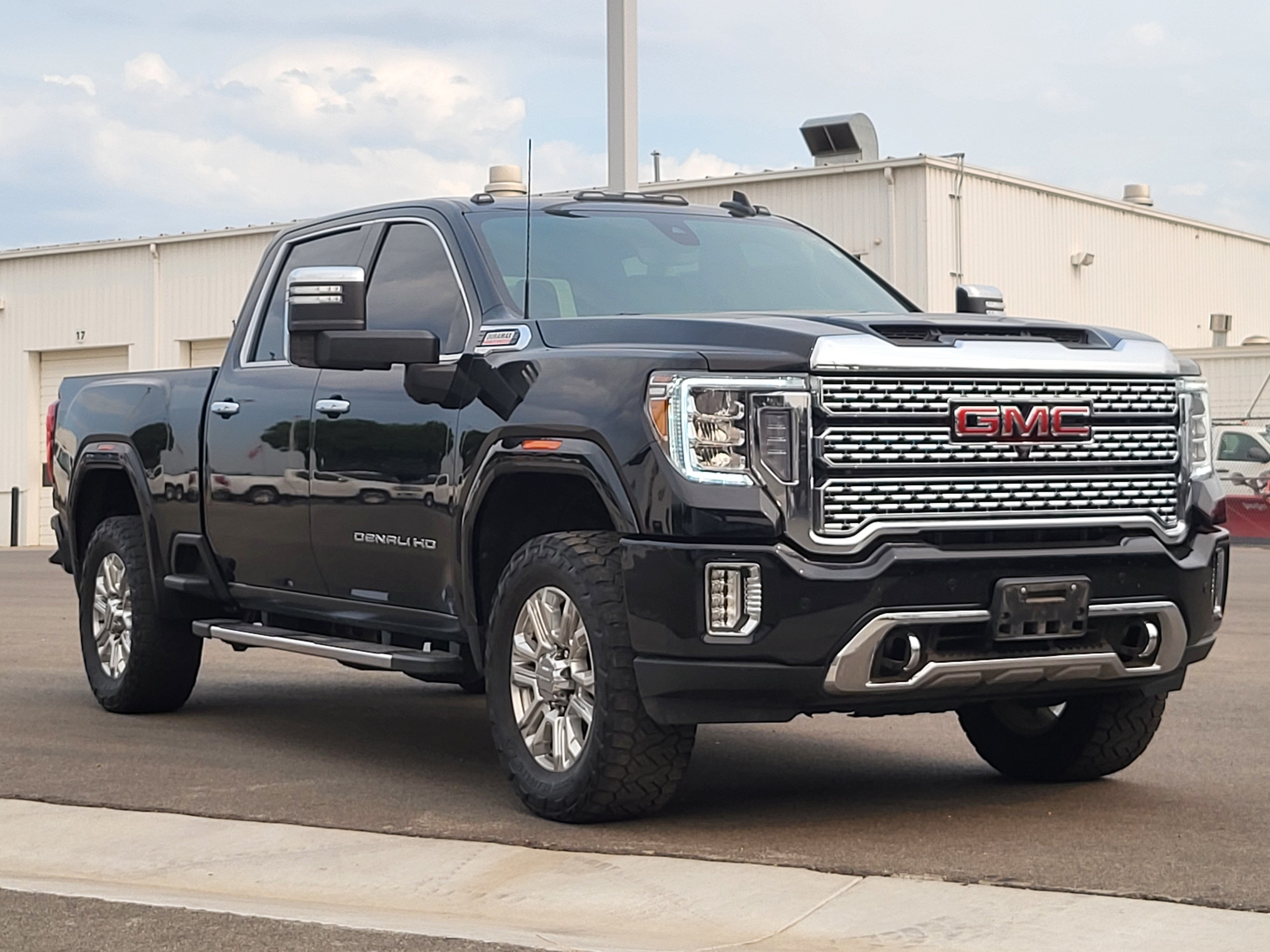 Used 2022 ONYX BLACK GMC Denali image 3