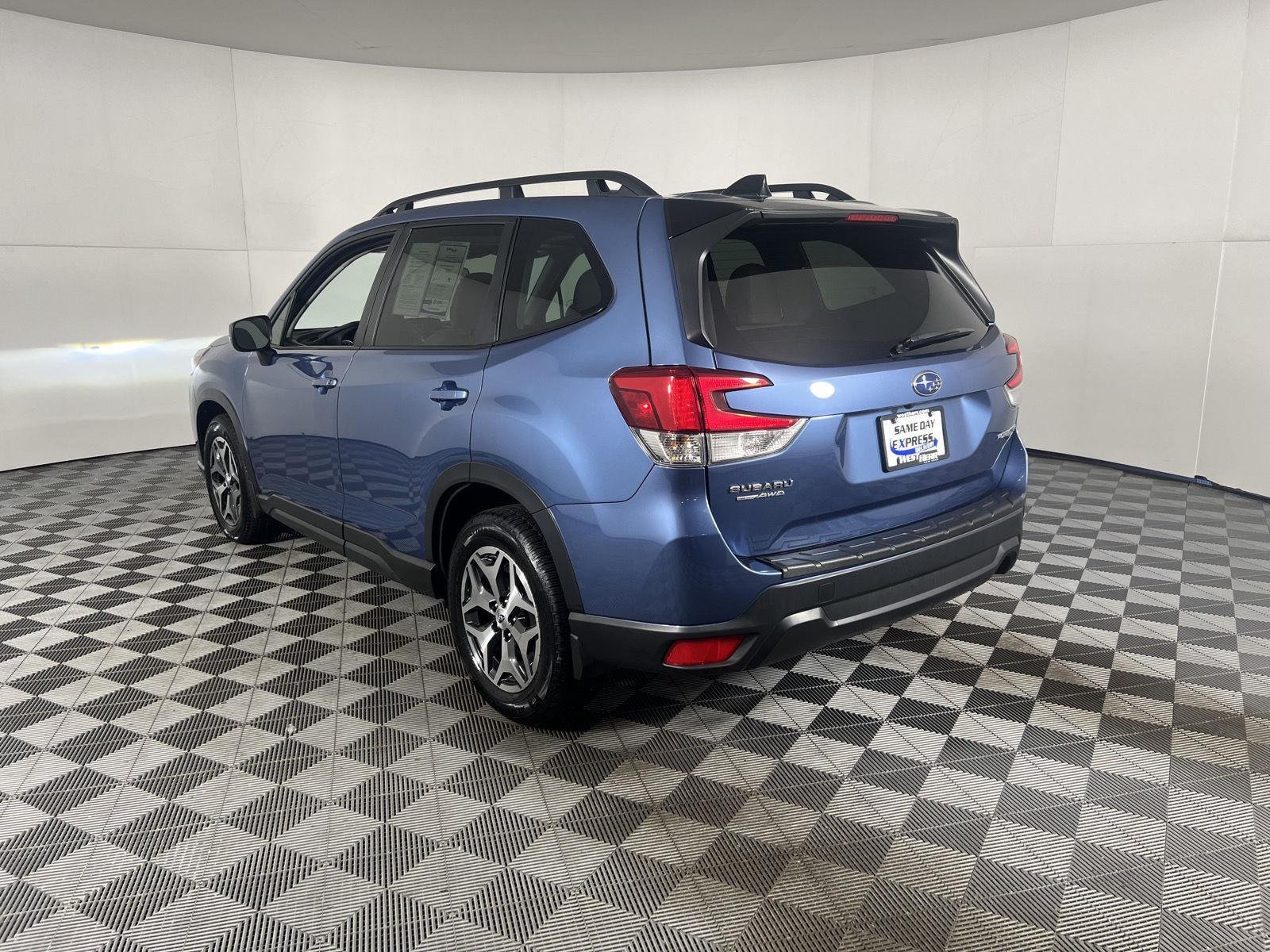 Used 2024 Horizon Blue Pearl Subaru Premium image 5