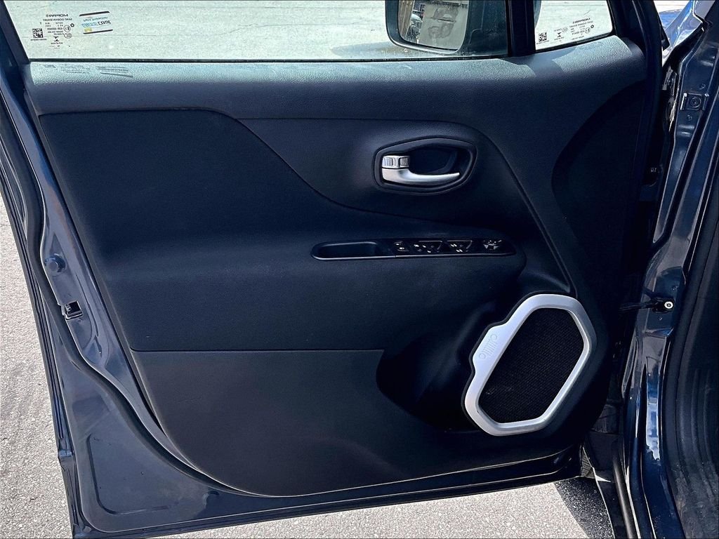 Used 2020 Slate Blue Pearlcoat Jeep Latitude image 9