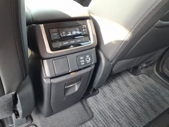 New 2026 ICE SILVER METALLIC Subaru Premium 7-Passenger image 4