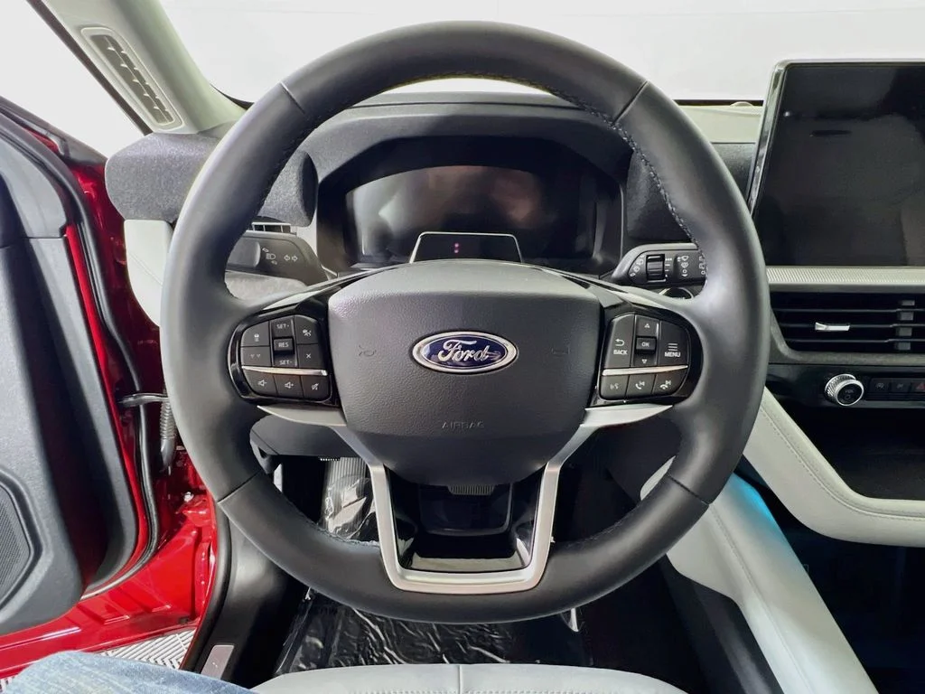 New 2026 Rapid Red Metallic Tinted Clearcoat Ford Platinum image 8