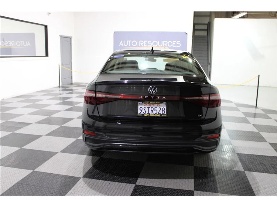2025 Volkswagen Jetta SE - Photo 5