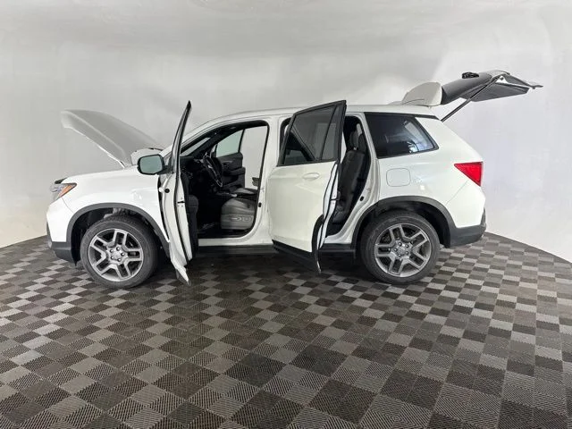 Used 2023 White Honda EX-L image 12