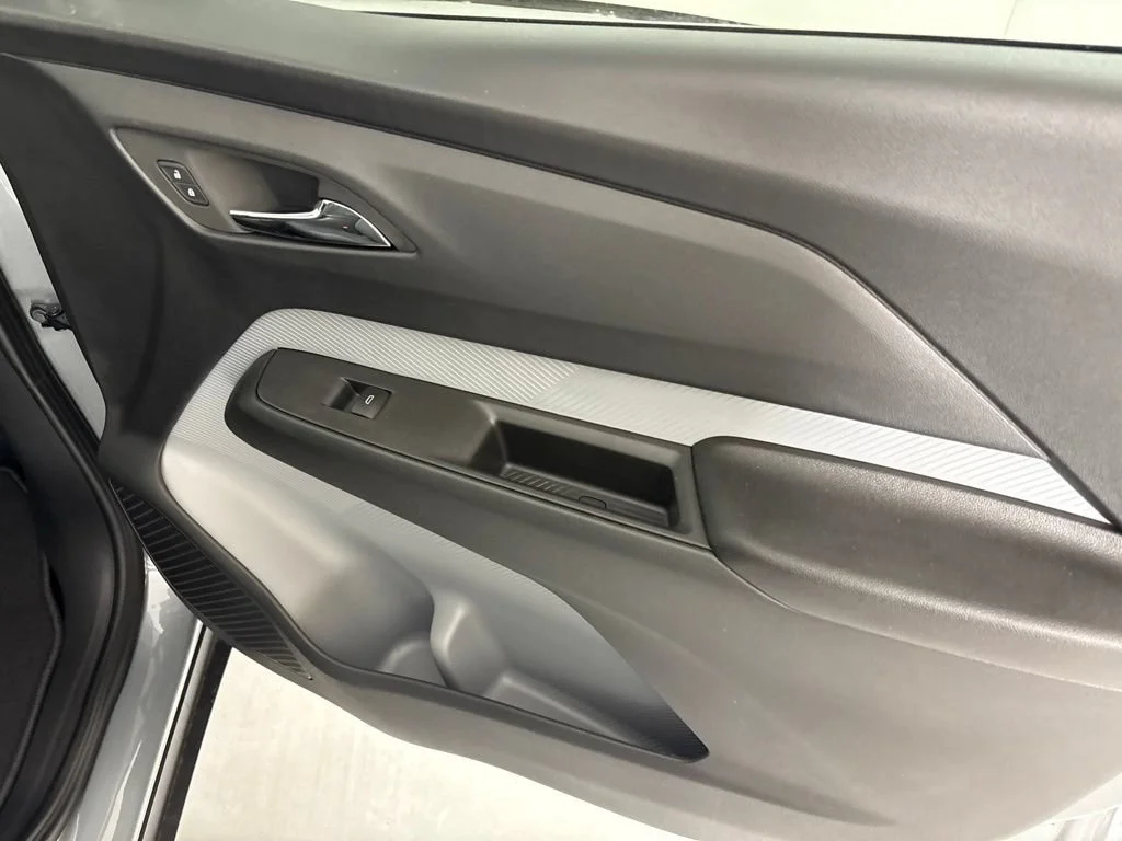 2027 Chevrolet Bolt LT - Photo 18