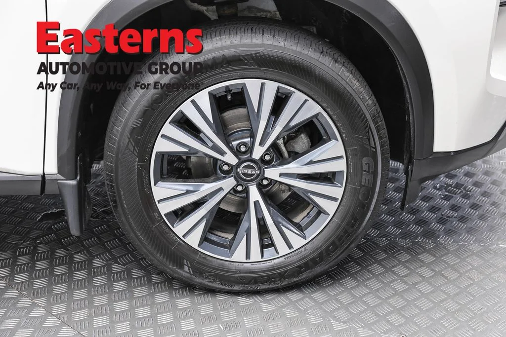 Used 2023 White Nissan SV image 30