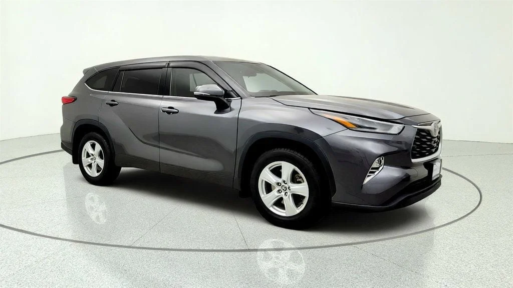 Used 2021 Magnetic Gray Metallic Toyota LE AWD image 3