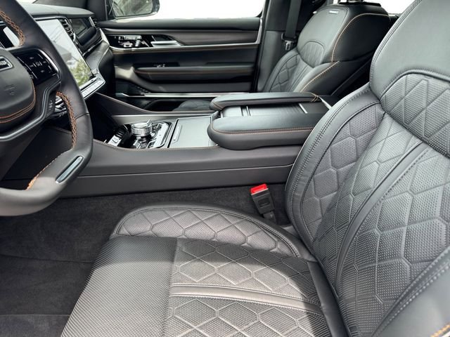 2025 Jeep Grand Wagoneer Series III - Photo 14