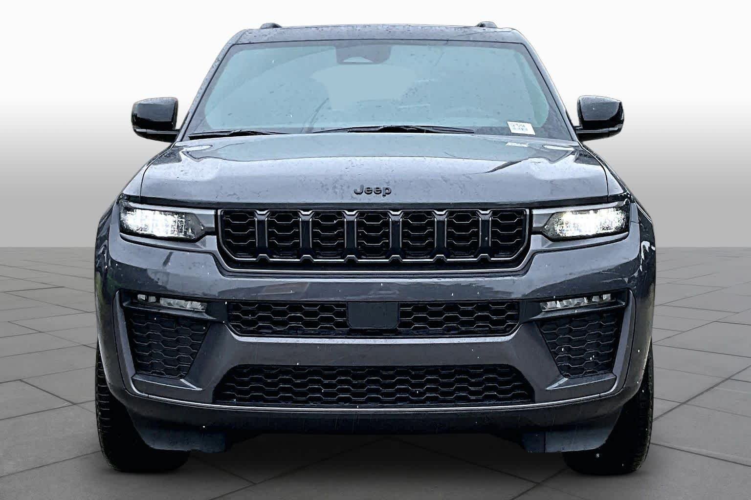 New 2026 Baltic Gray Metallic Clear-Coat Exterior Paint Jeep Limited image 4