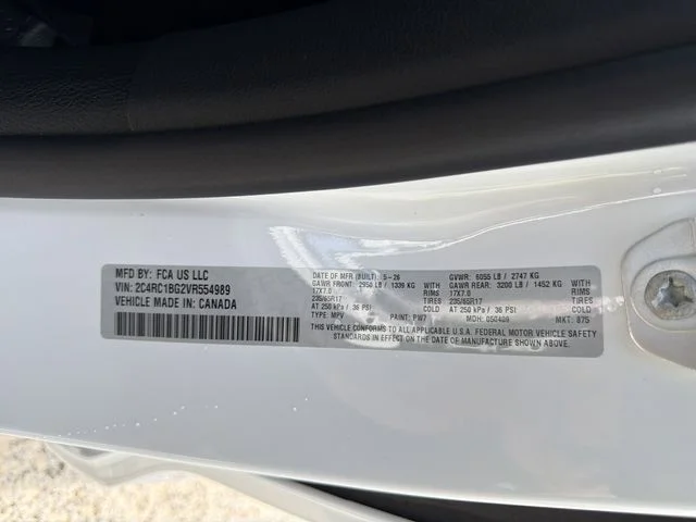 New 2027 Bright White Clear-Coat Exterior Paint Chrysler Select image 35