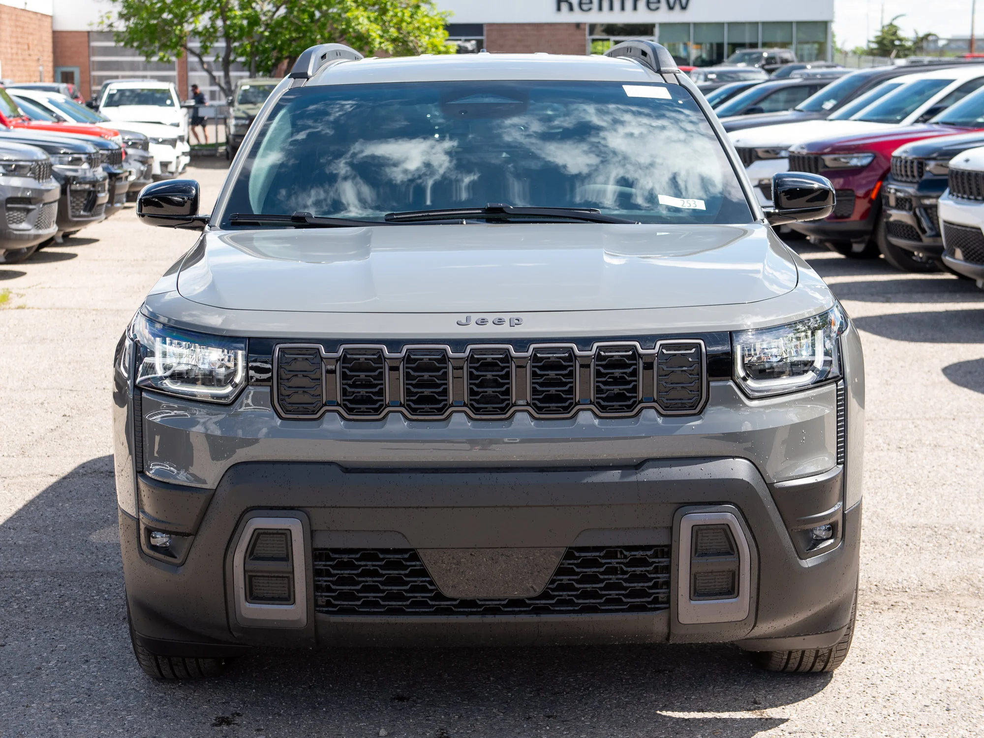 New 2026 Grey Jeep Laredo* 4x4 Hybrid, Remote Start, Adaptive Cruise, 6.3L/100Kms image 8