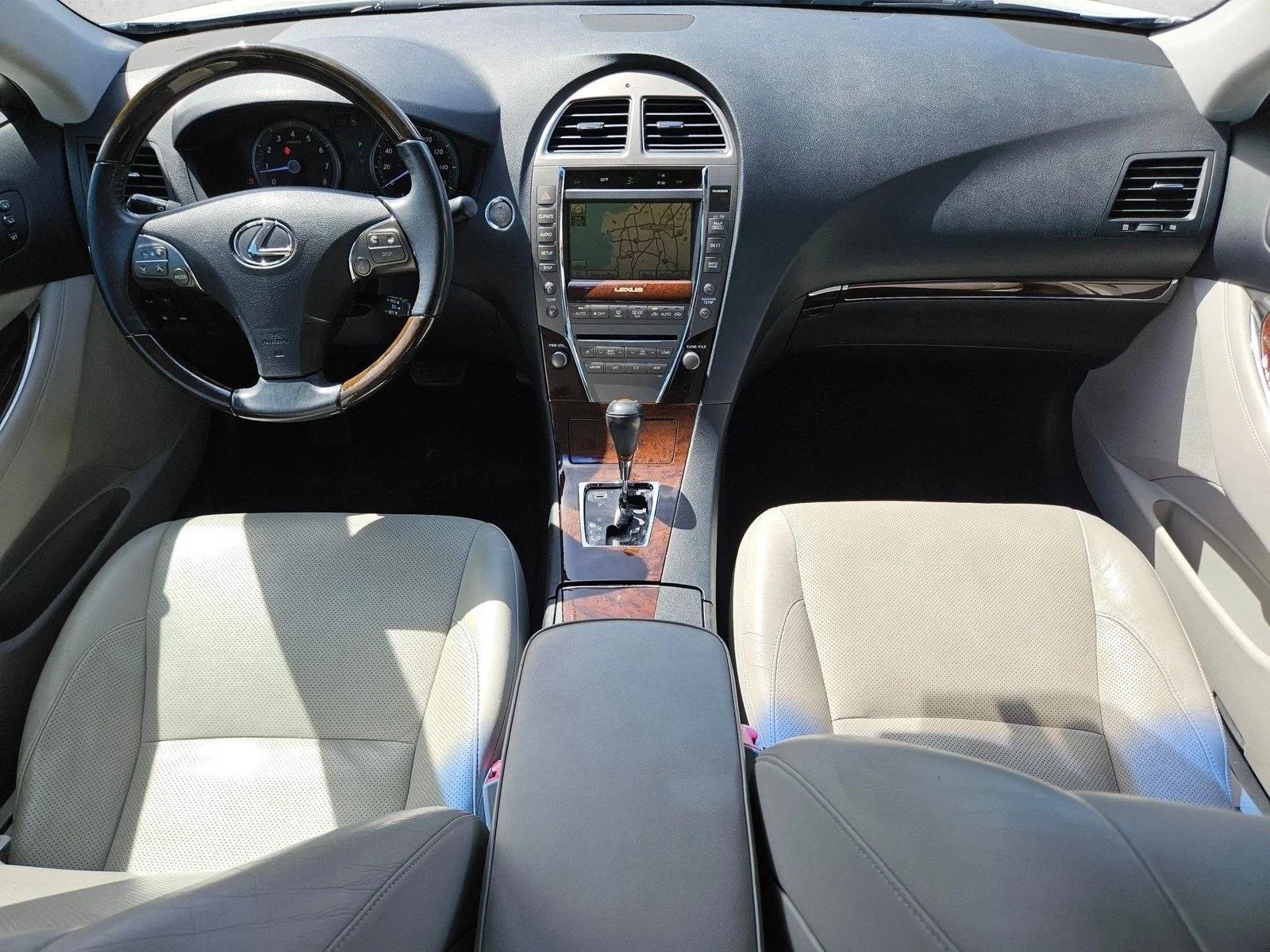 Used 2010 Starfire Pearl Lexus  image 19