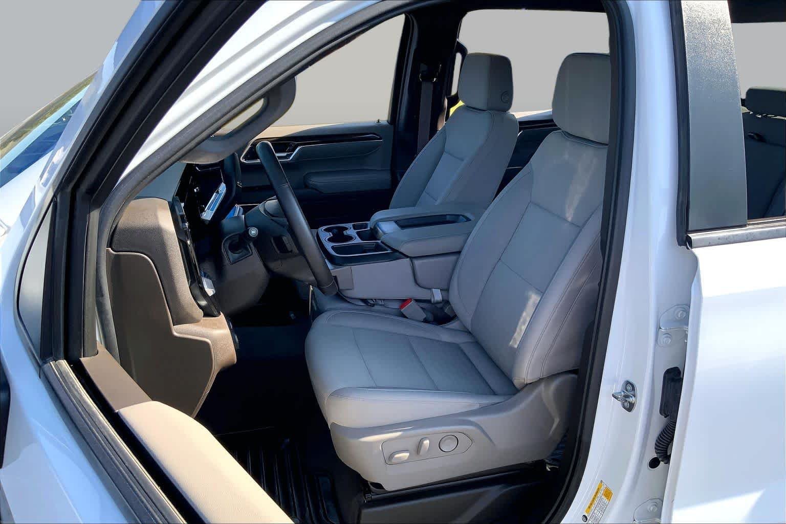 Used 2023 SUMMIT WHITE Chevrolet RST image 8