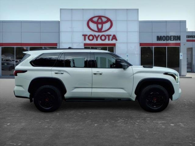 Used 2023 White Toyota  image 9
