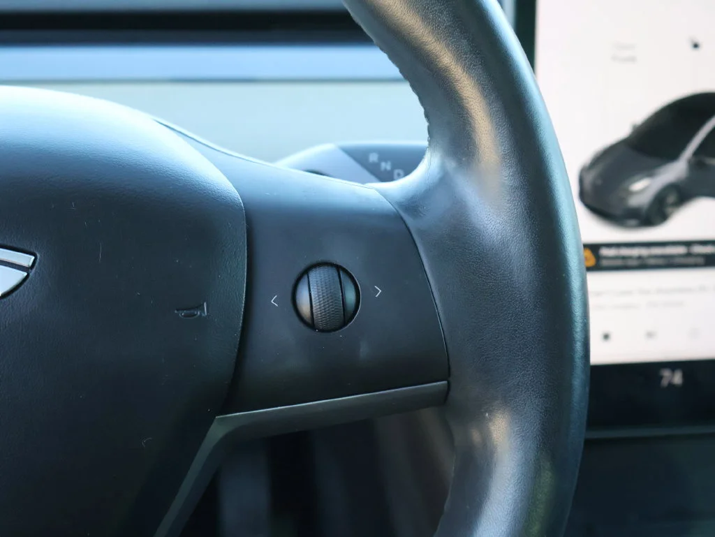 Used 2018  Tesla  image 28