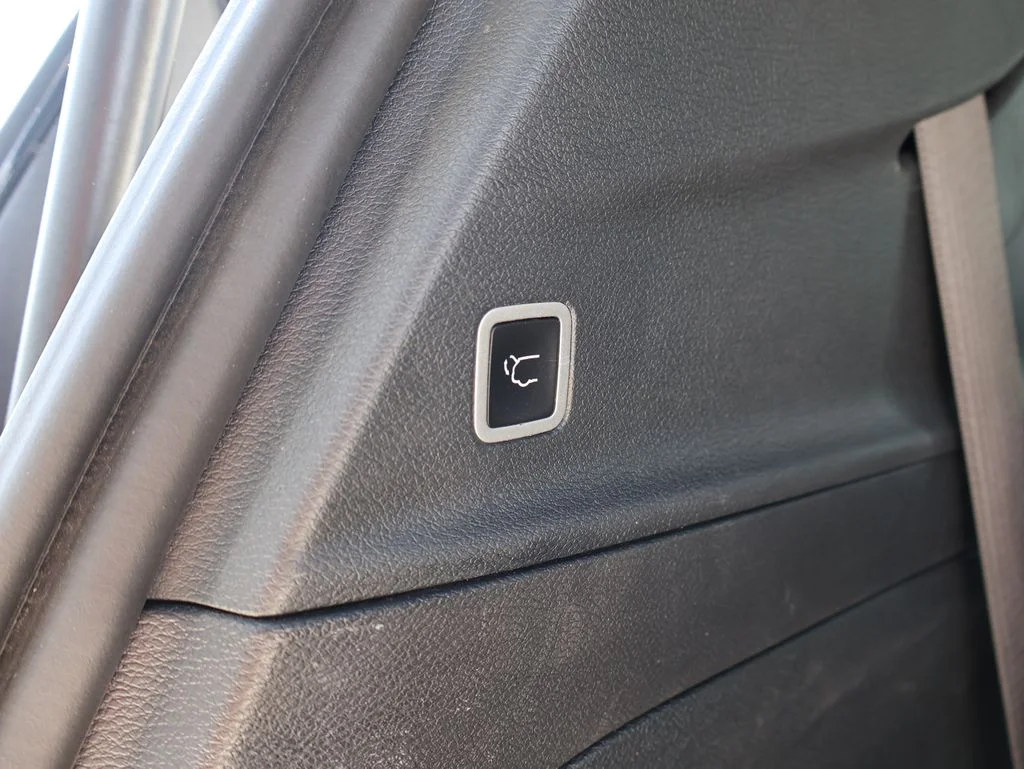 Used 2025 White Chrysler Limited image 15