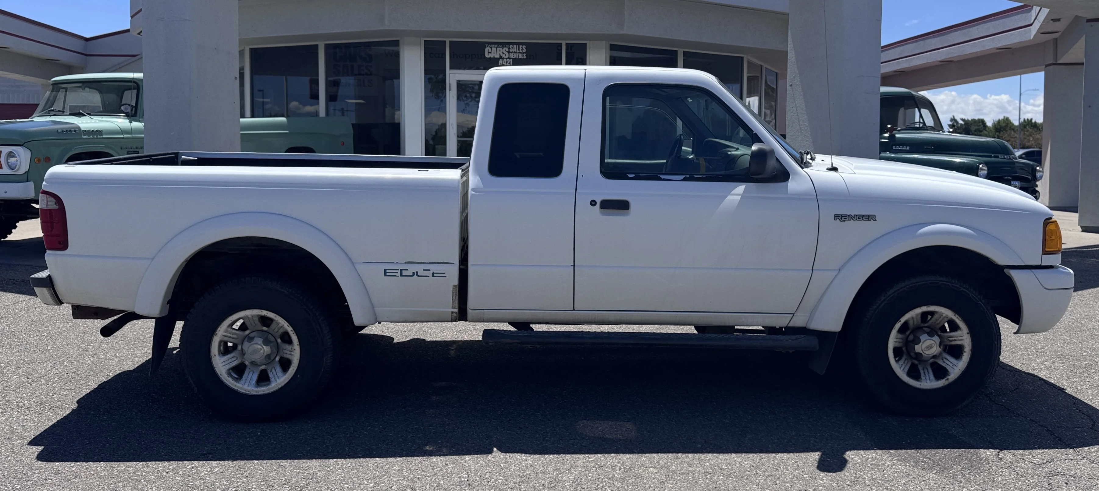 Used 2001 White Ford  image 9