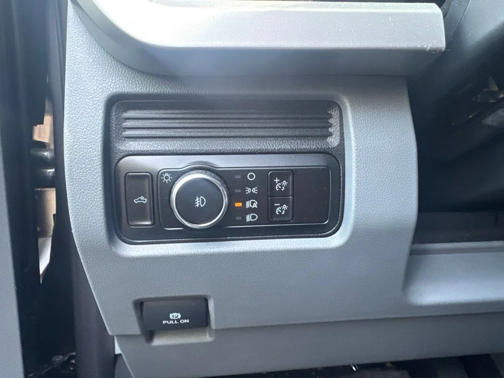 Used 2024 Gray Ford XLT image 12