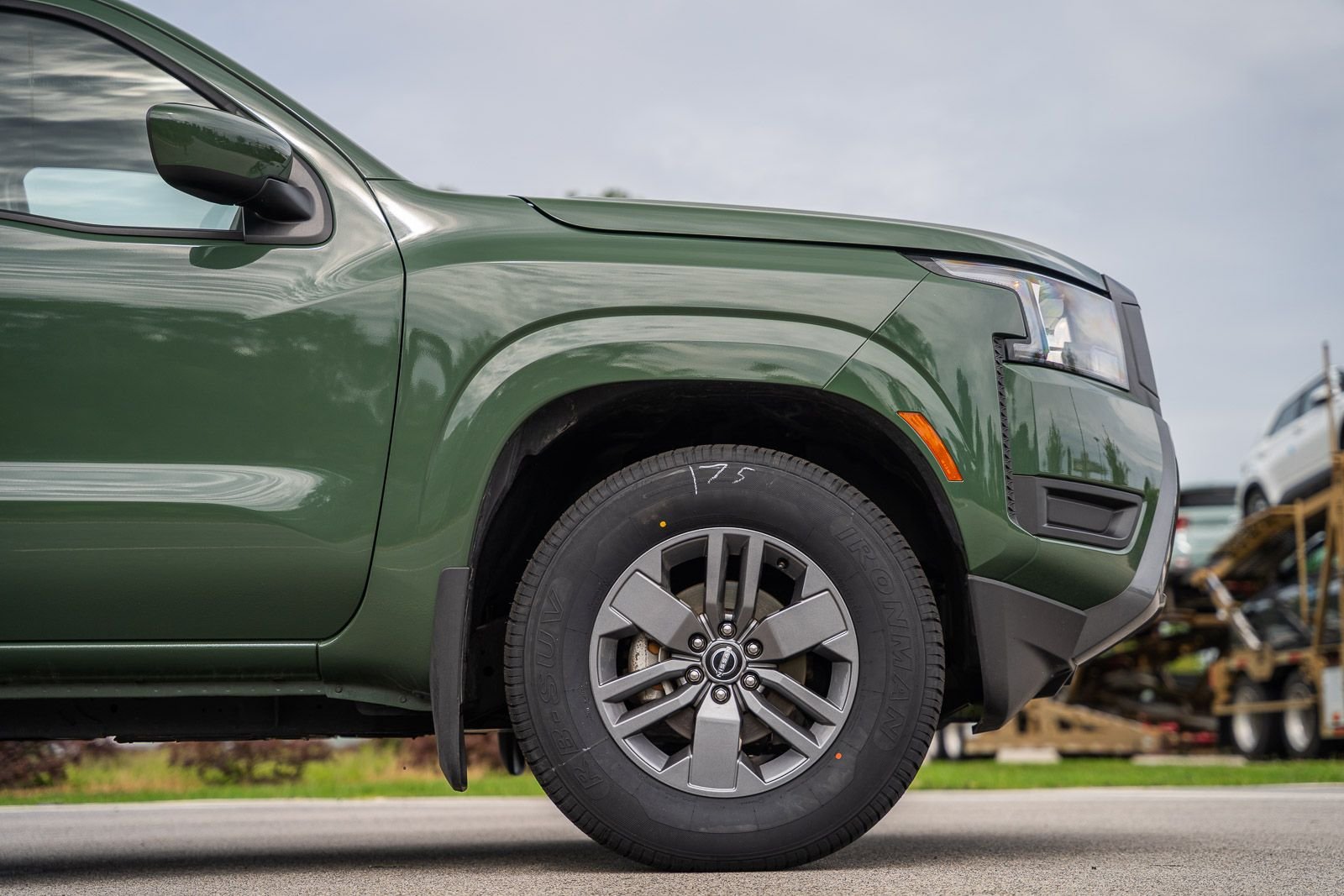 Used 2025 Green Nissan SV image 9