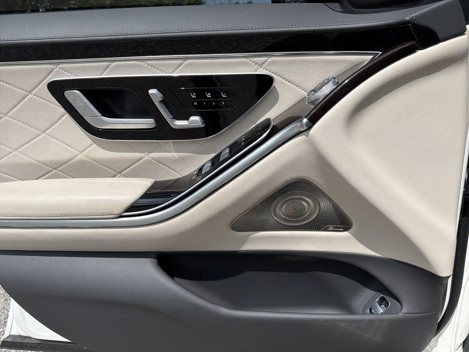 Used 2022  Mercedes-Benz S 580 image 24