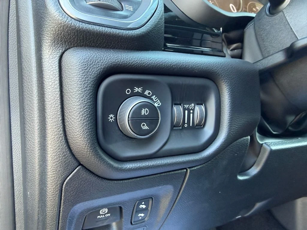 New 2026 Granite Crystal Metallic Clear-Coat Exterior Paint RAM Laramie image 18