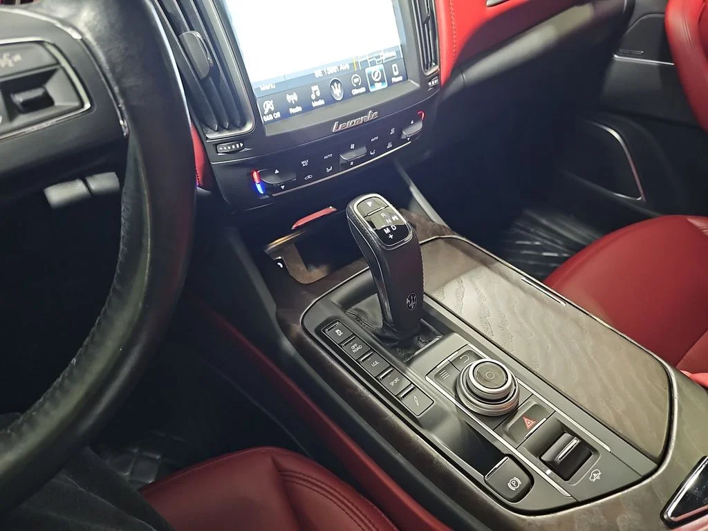 Used 2020  Maserati Base image 27