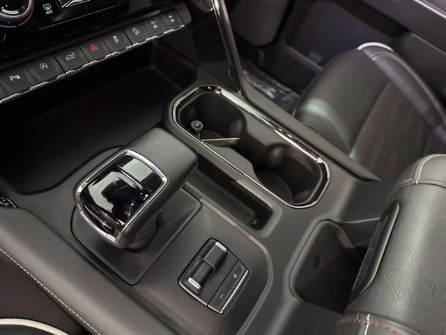 Used 2024 White GMC AT4X image 19