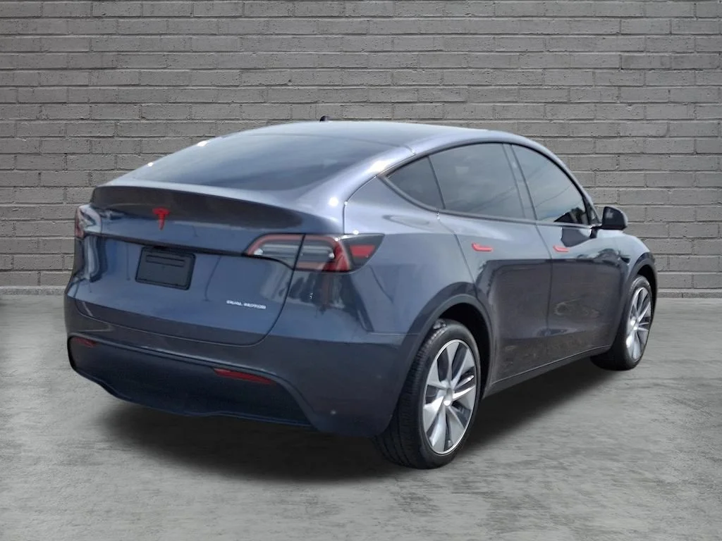 Used 2023  Tesla Long Range image 10