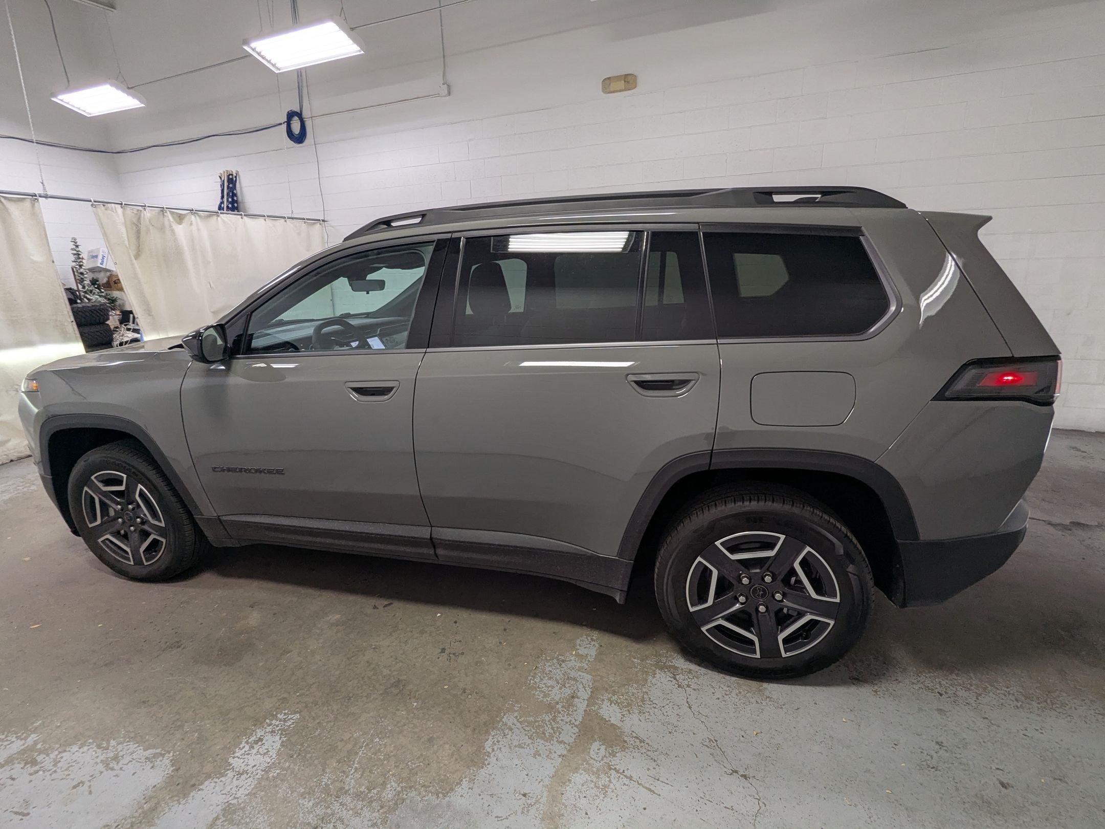 New 2026 Sting-Gray Clearcoat Jeep Laredo image 8